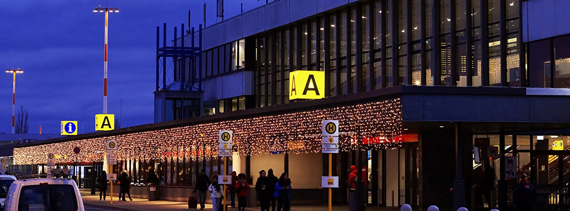1350x500px-Berlin-Schönefeld-Airport-d