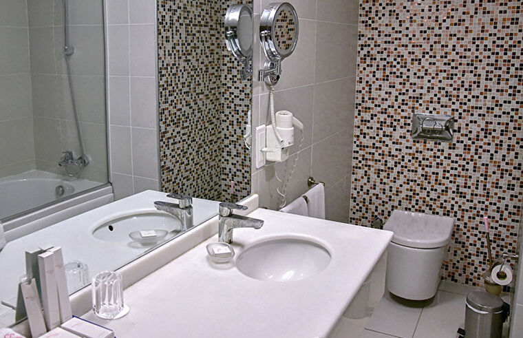 titanic-hotel_ref_detail_1.jpg